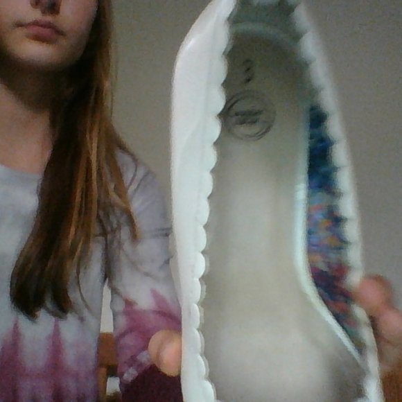 Flipflops, and high heels. - Picture 3 of 7